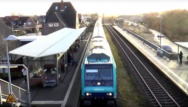 Aktueller Zug der DB Regio auf der Strecke Hamburg - Sylt