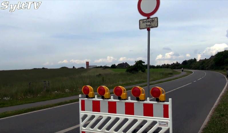 Voraussichtlich bis Mitte Juli können Radler und Autofahrer die Strecke auf Sylt nicht fahren