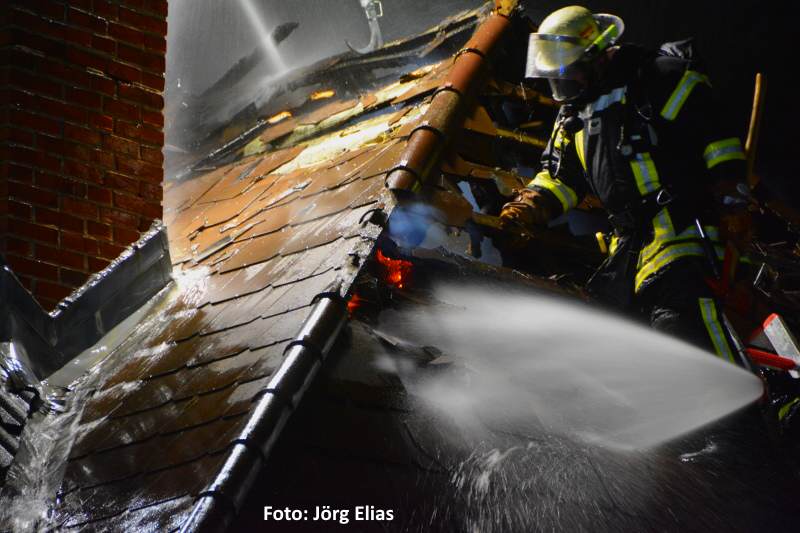 Dachstuhlbrand in Hörnum forderte die Feuerwehrmänner