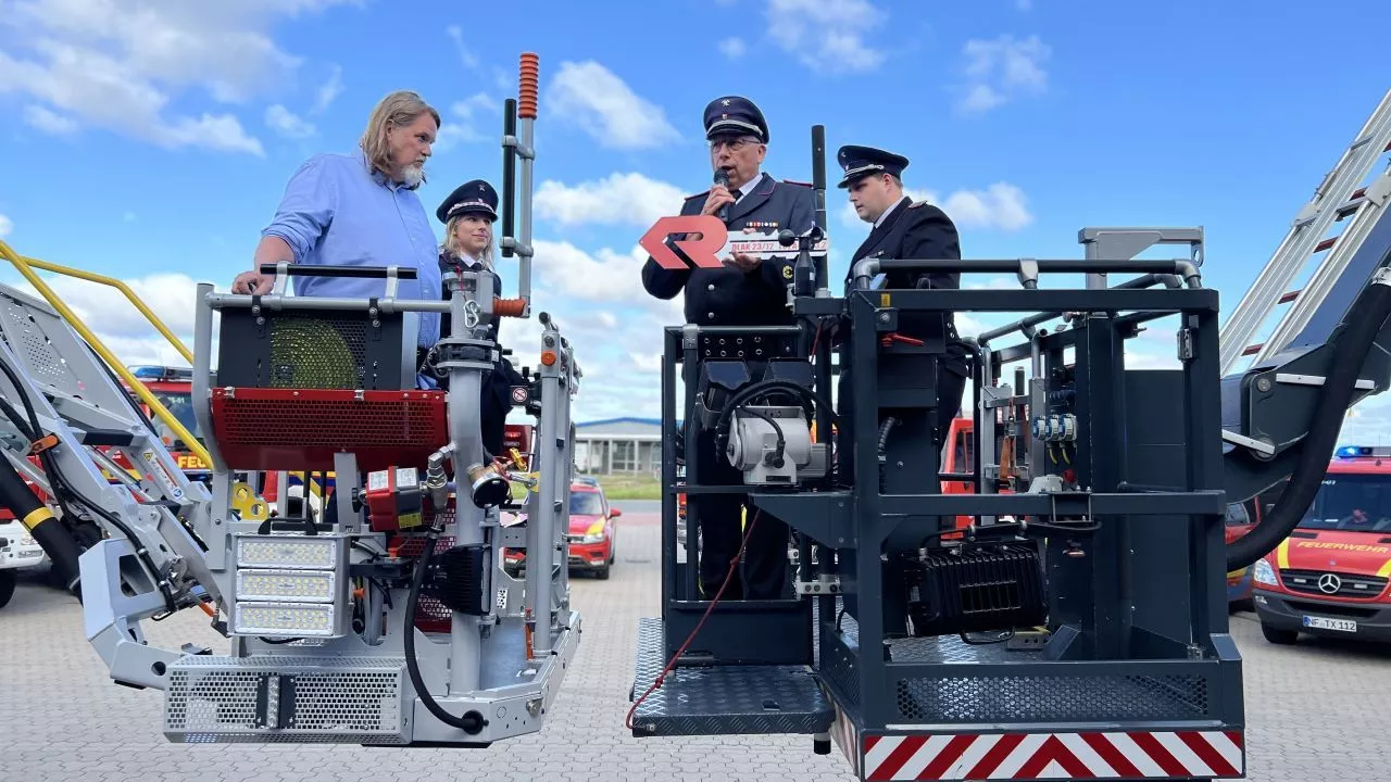 Feuerwehren Sylt: Westerländer Wehr stellt neues Drehleiterfahrzeug vor