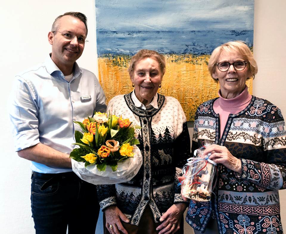 Nikolas Häckel bedanke sich im Namen der Gemeinde Sylt bei Elfriede Jungfleisch und Erika Henze