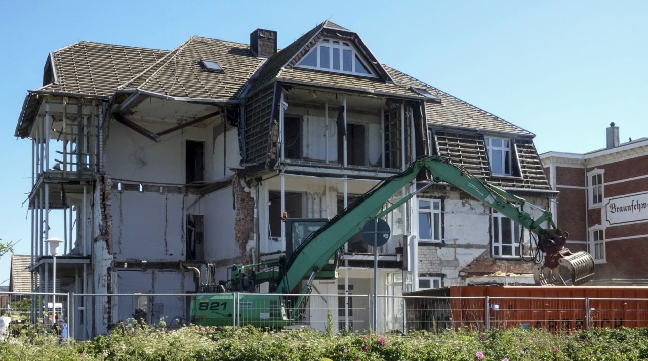 Abriss des ehemaliges Hotel Vier Jahreszeiten in Westerland auf Sylt