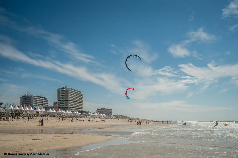 Kitesurf Action am Brandenburger Strand in Westerland auf Sylt