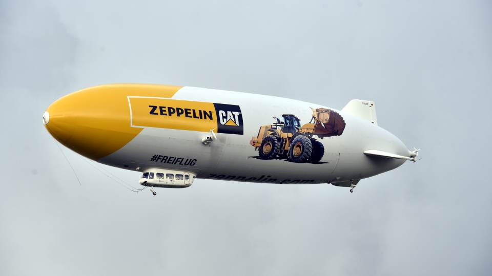 Ein seltenes Bild: Ein Zeppelin fährt  über Sylt