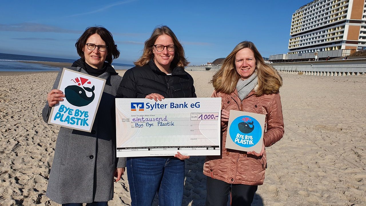 Sylter Bank spendet für Bye Bye Plastik