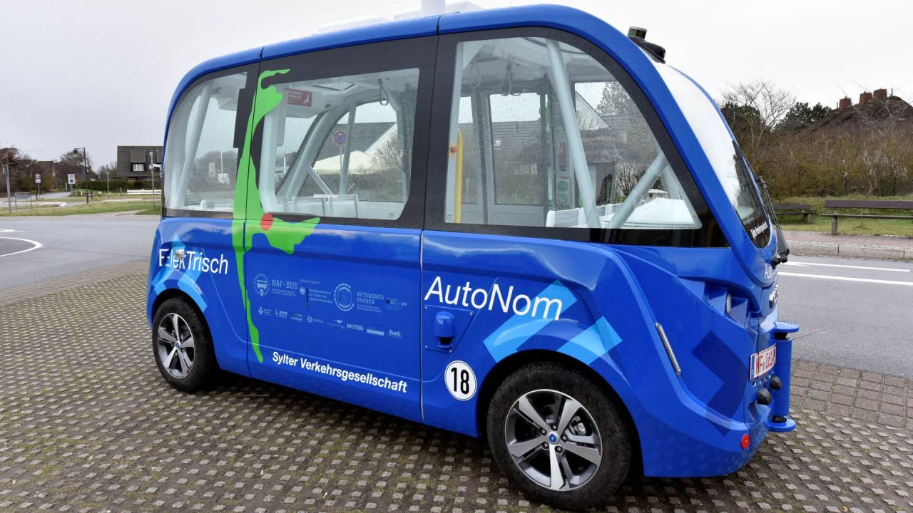 Der elektrische und autonome Bus nimmt seinen Linienverkehr wieder auf