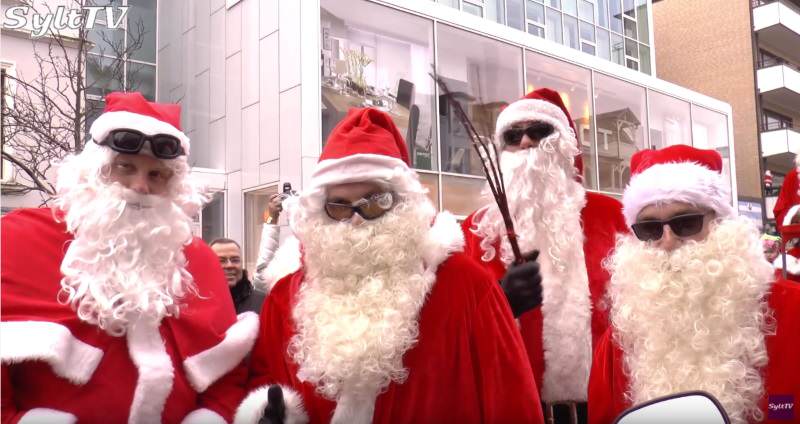Coole Harley-Santas bescherten Kids in der Friedrichstraße
