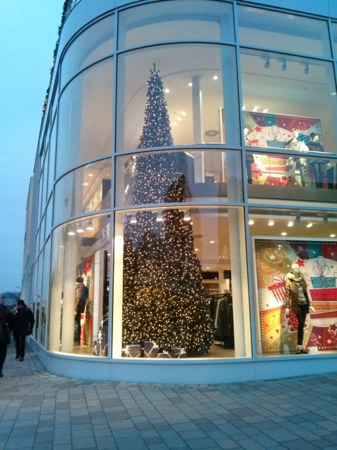 Weihnachtsbaum im Modehaus H.B. Jensen